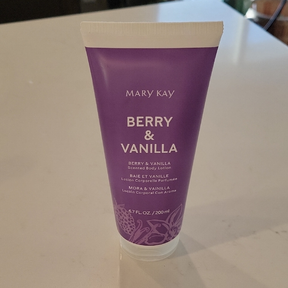 New. Mary Kay Berry & Vanilla Body Lotion - Purple